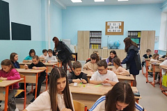 Представители Молодежной палаты провели мастер-класс по изготовлению книжных закладок