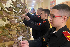 Ученики Московского военно-музыкального училища сделали подарки бойцам СВО